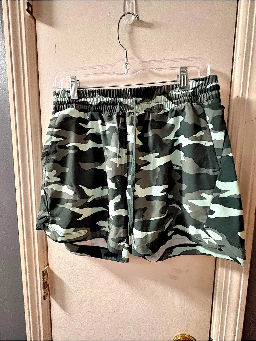 Marika Camo Athletic Shorts in Green & Black Size Small